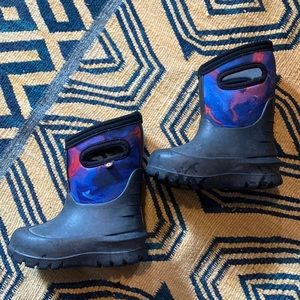 Bogs infant boys size 7 boots